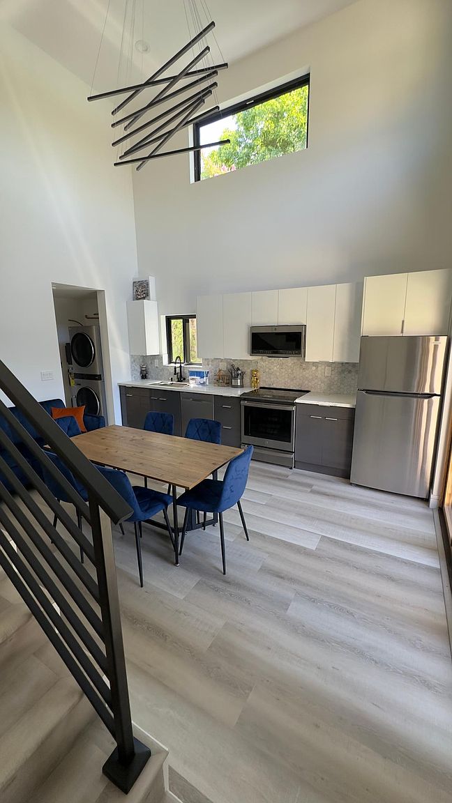 1014 Akio Way photo 2