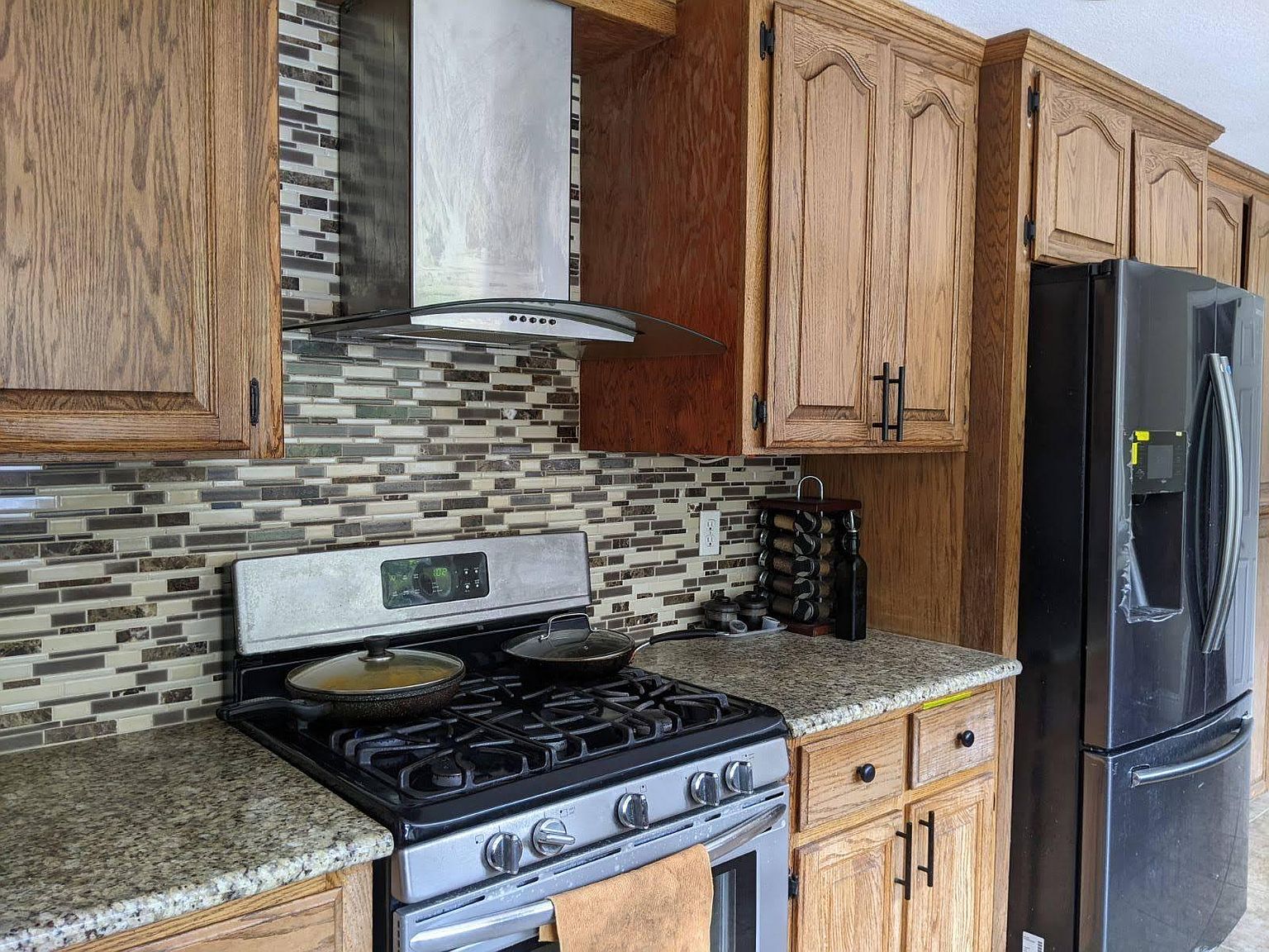 382 Manila Dr photo 3