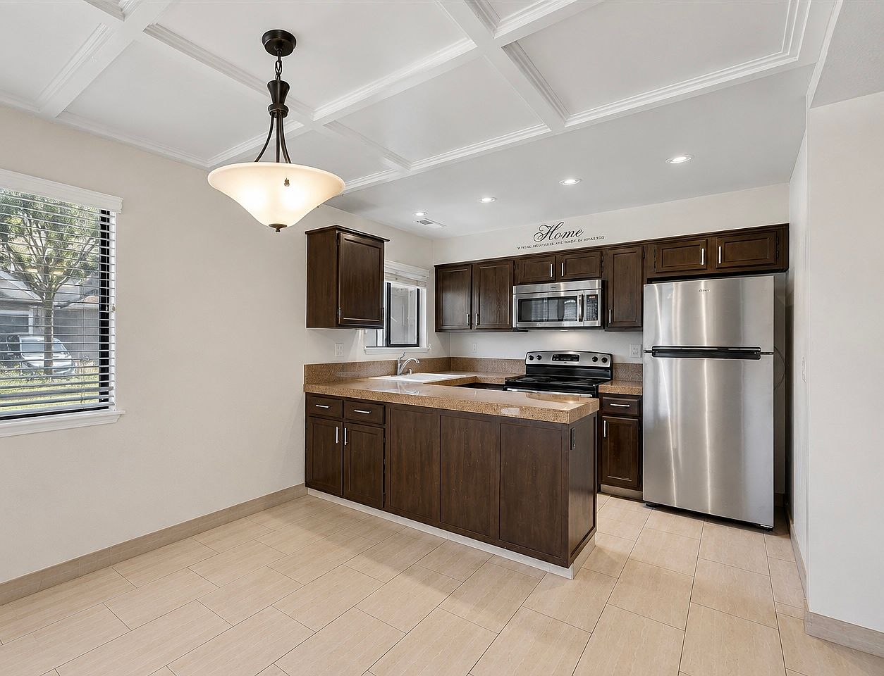 405 Creekside Ln photo 3