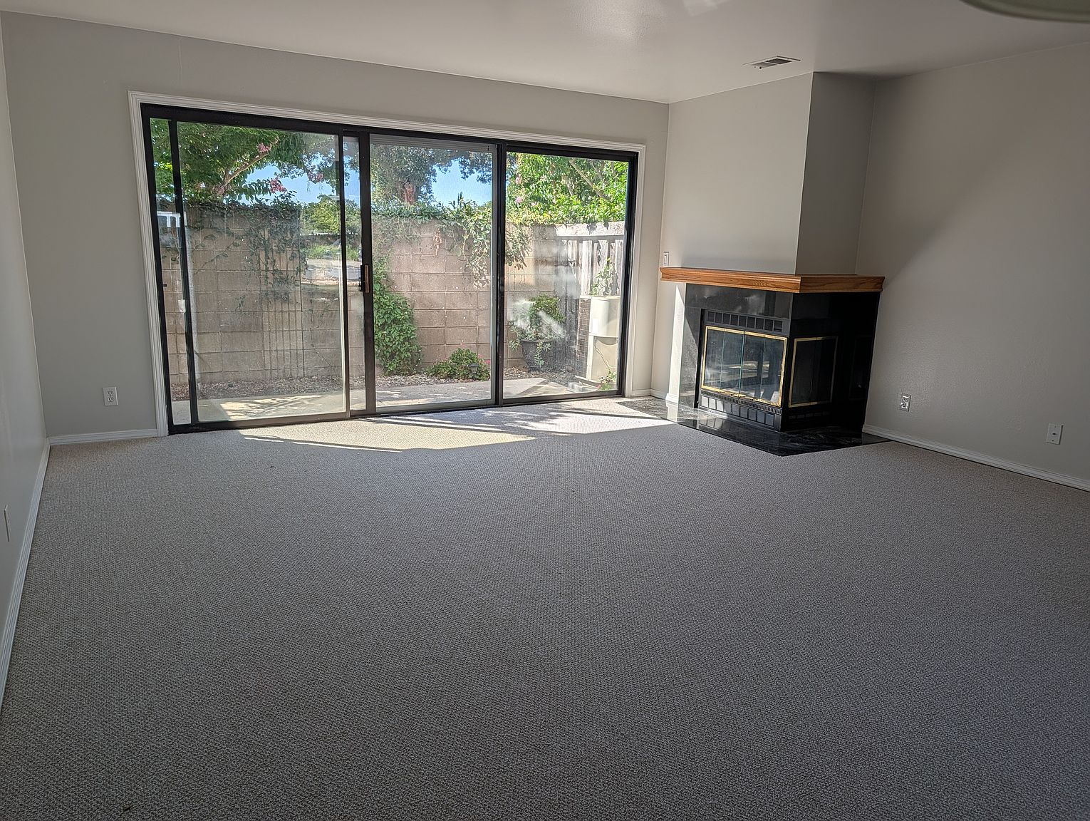 17159 Creekside Cir photo 2