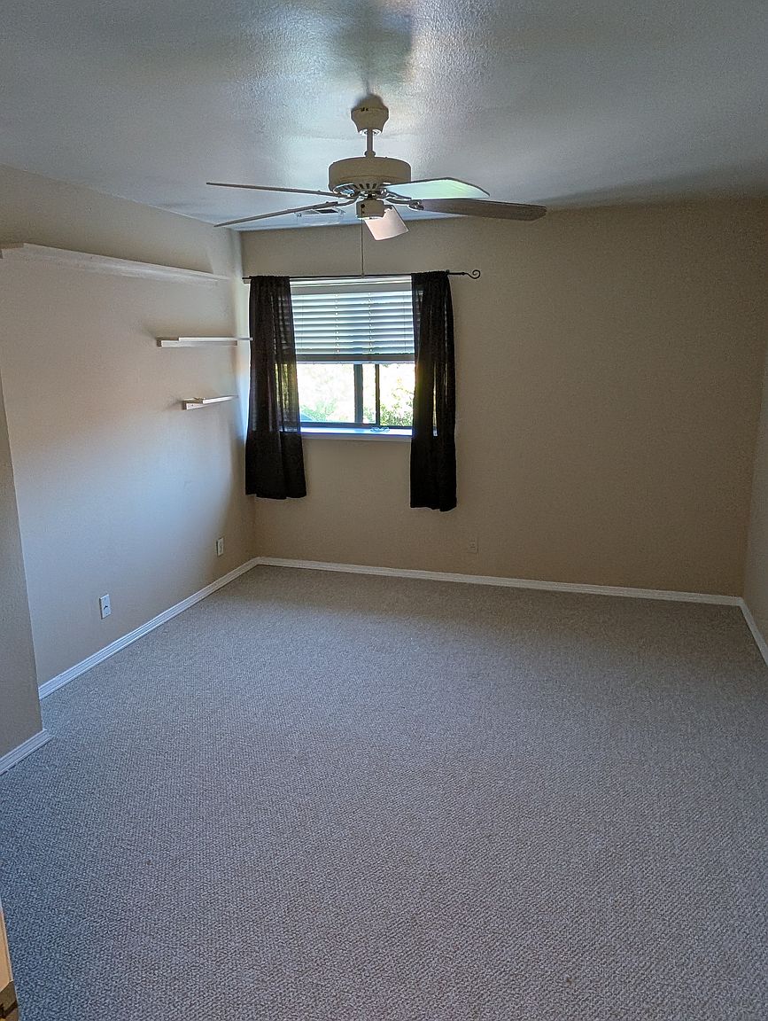17159 Creekside Cir photo 3