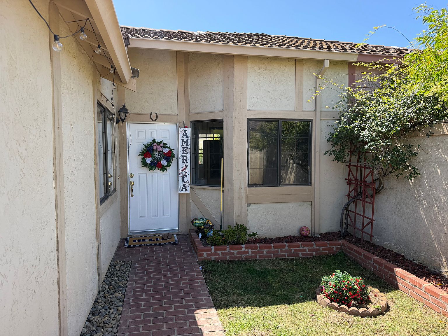 1058 Minoru Dr photo 3