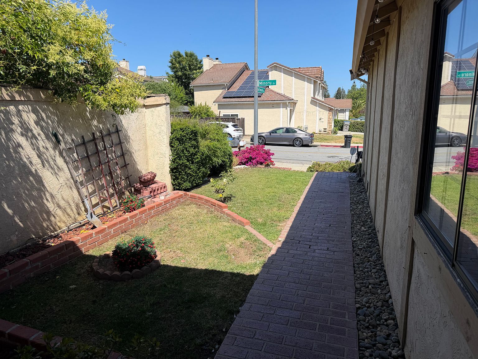 1058 Minoru Dr photo 4
