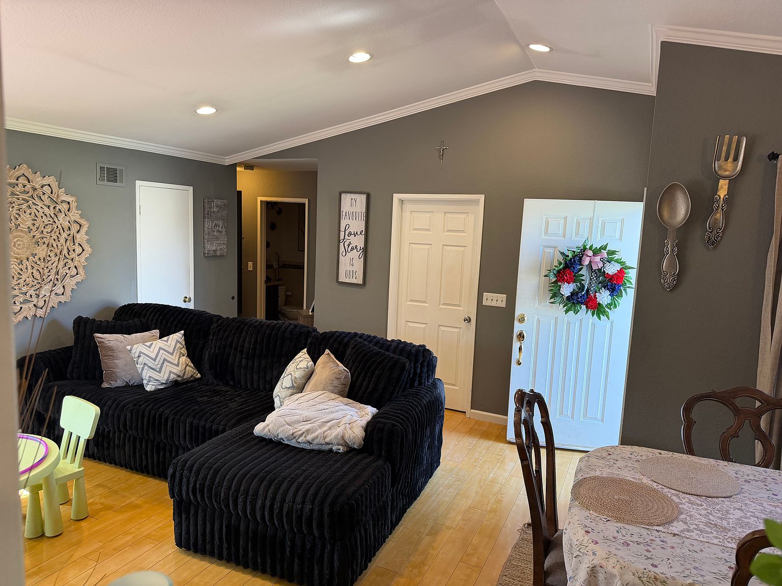1058 Minoru Dr photo 5