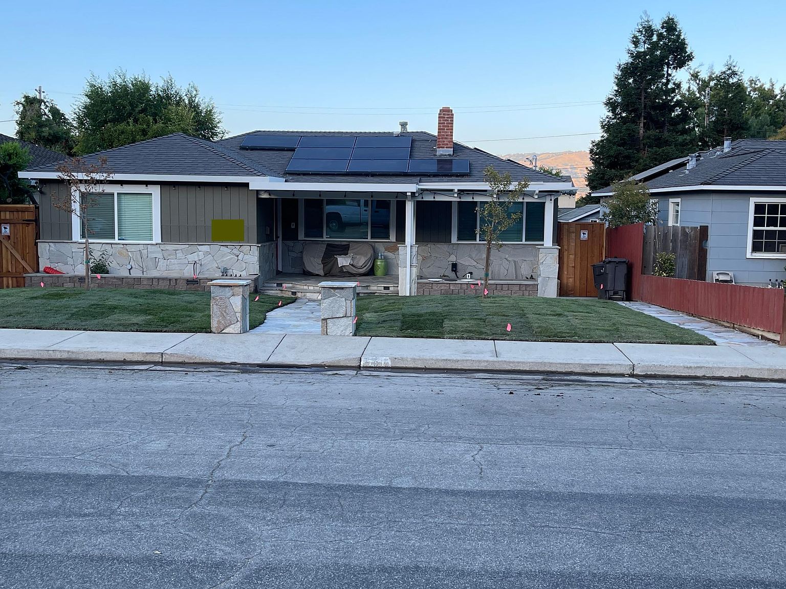 555 Claremont Dr photo 3