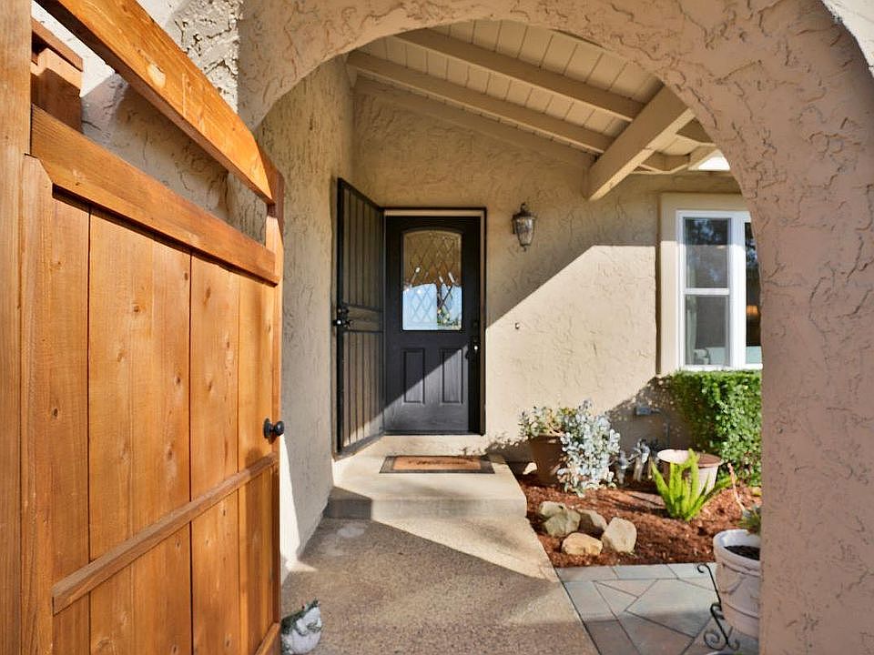 15135 La Rocca Ct photo 2