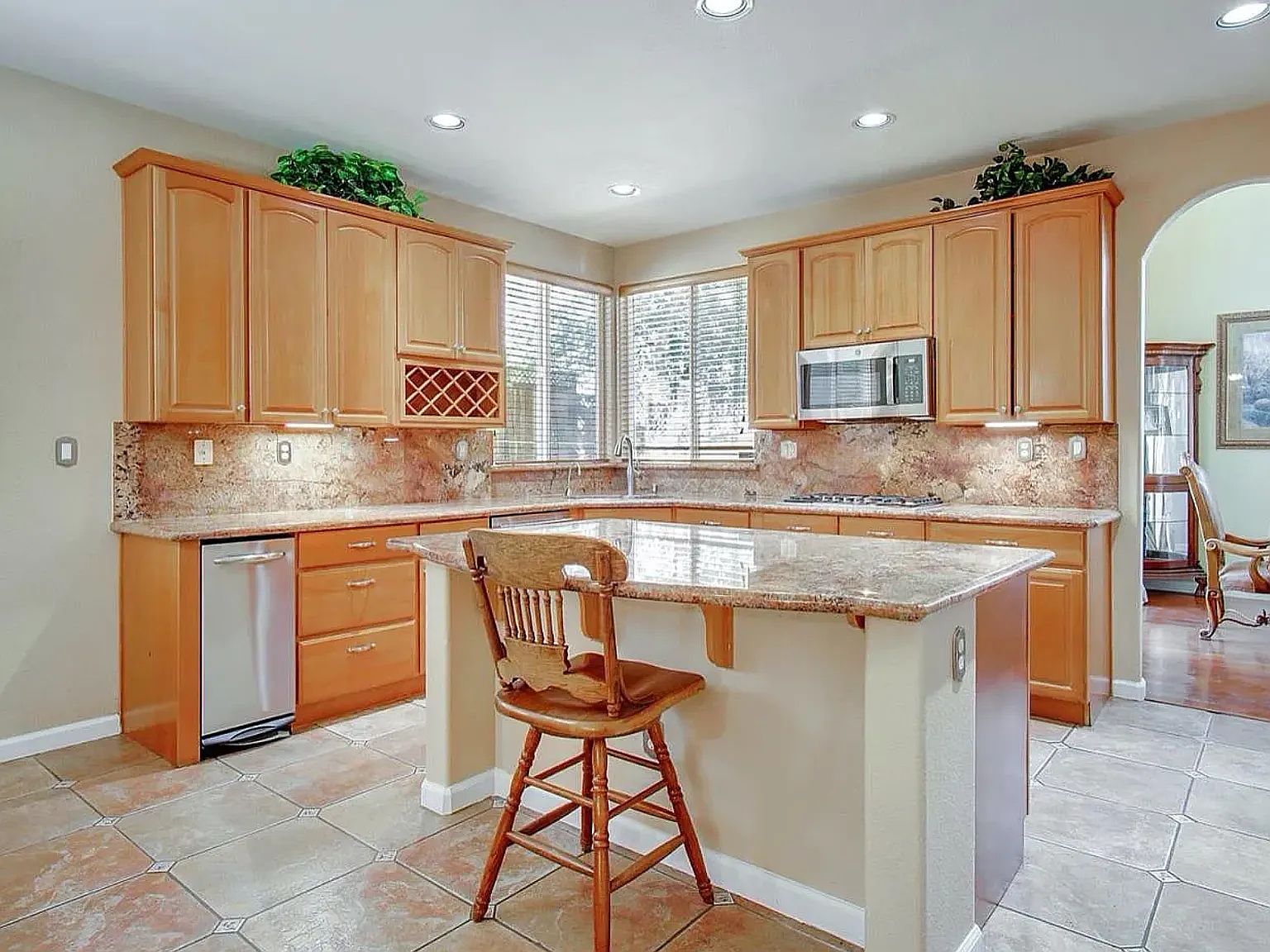 1511 Sunrise Dr photo 2