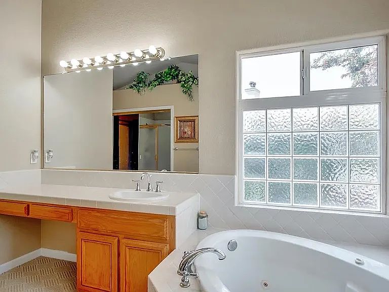 1511 Sunrise Dr photo 3