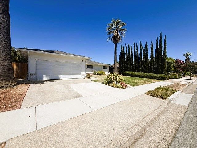 1351 3rd St photo 2