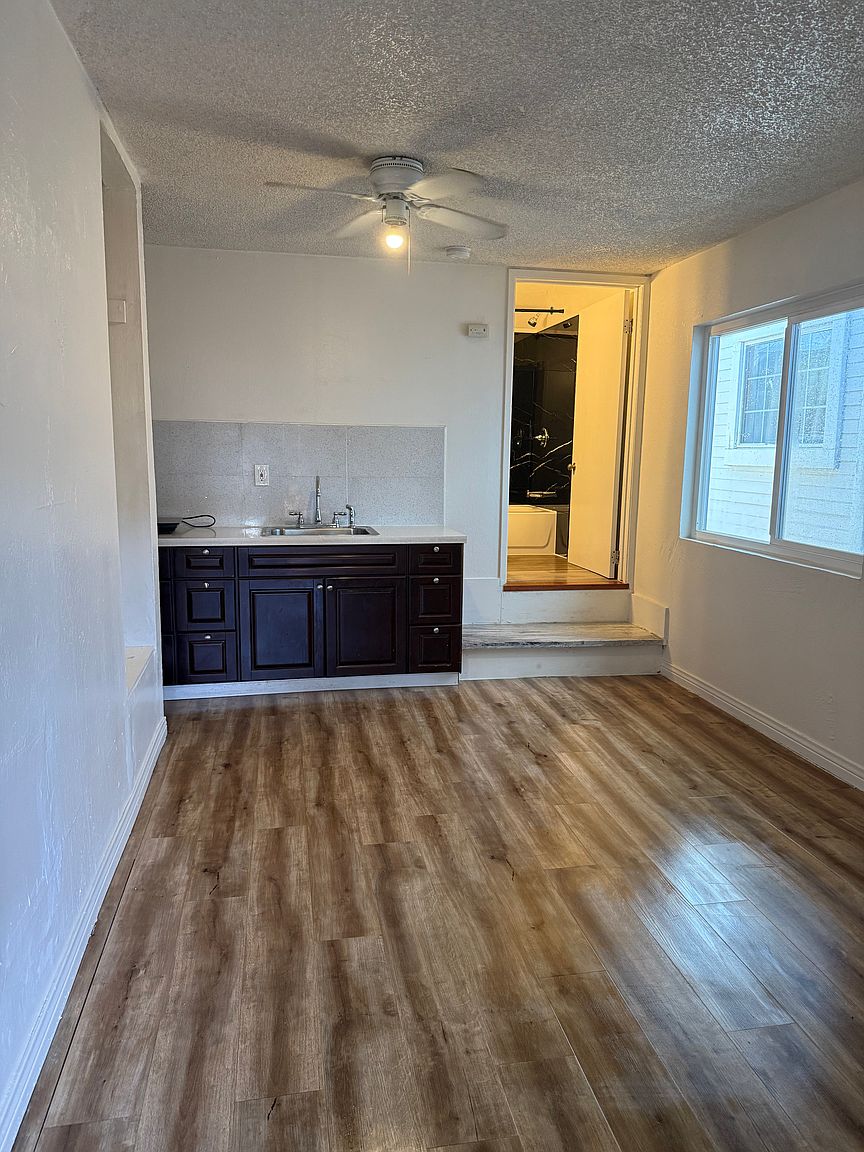 16245 Church St photo 5