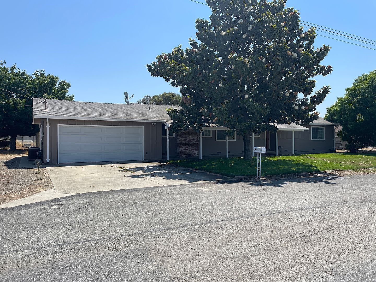 1570 Camille Ct photo 4