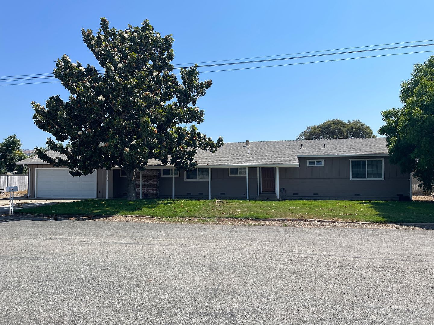 1570 Camille Ct photo 3