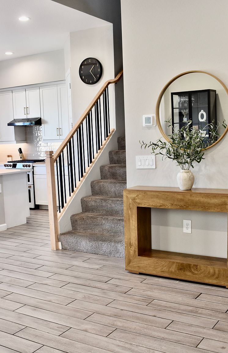 4864 E Village Dr photo 2