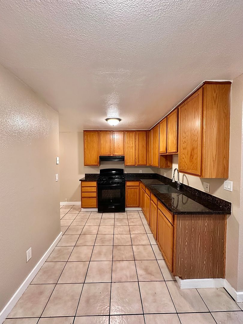 7828 International Blvd Oakland, CA 94621 photo 3