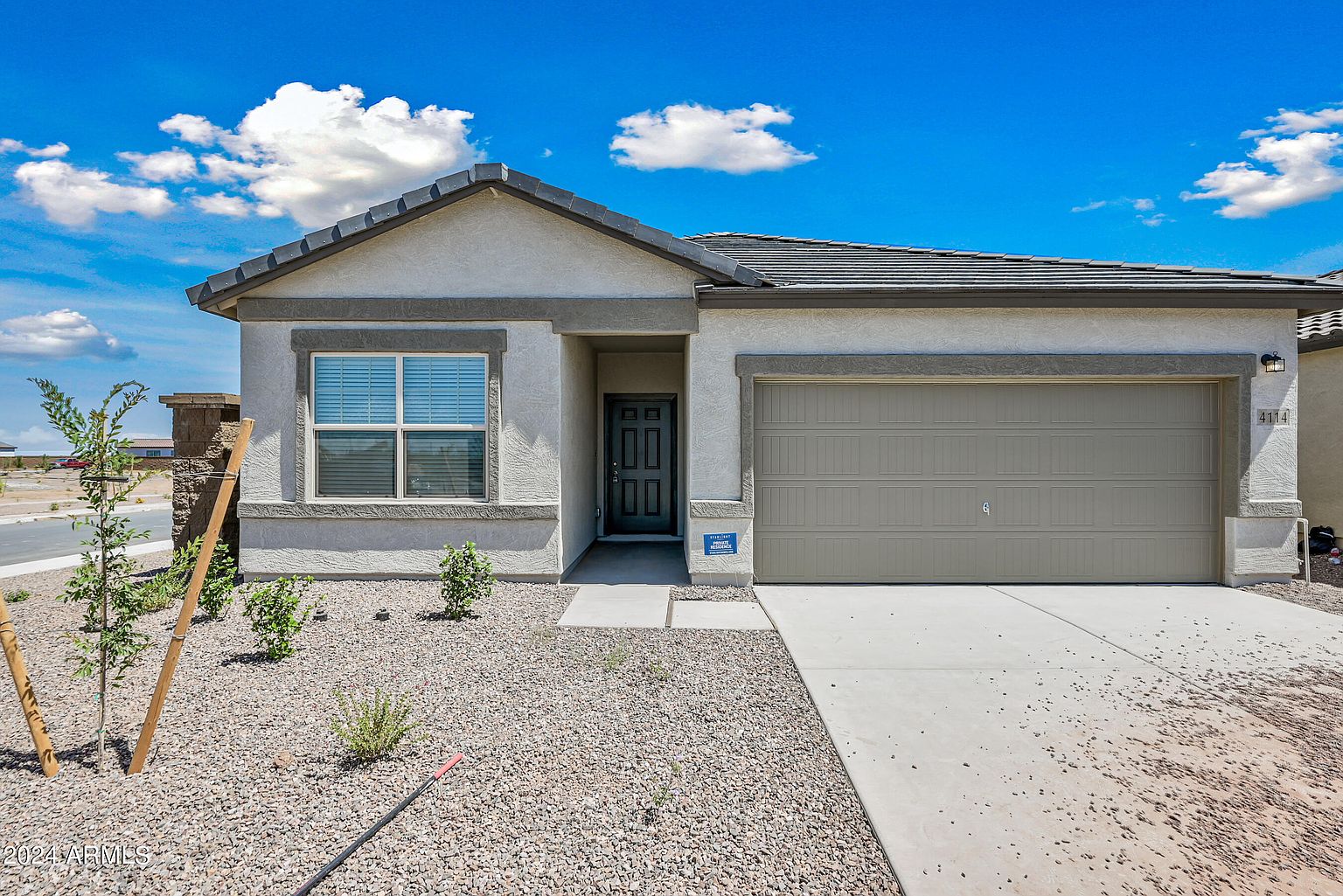 4114 E Reynolds Dr photo 2