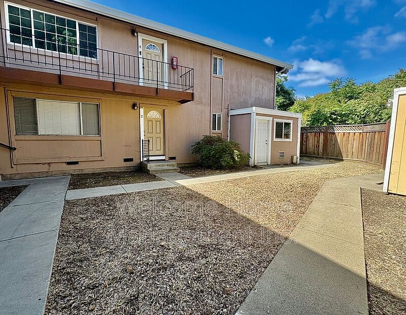 2225 Hillsborough Ct photo 3