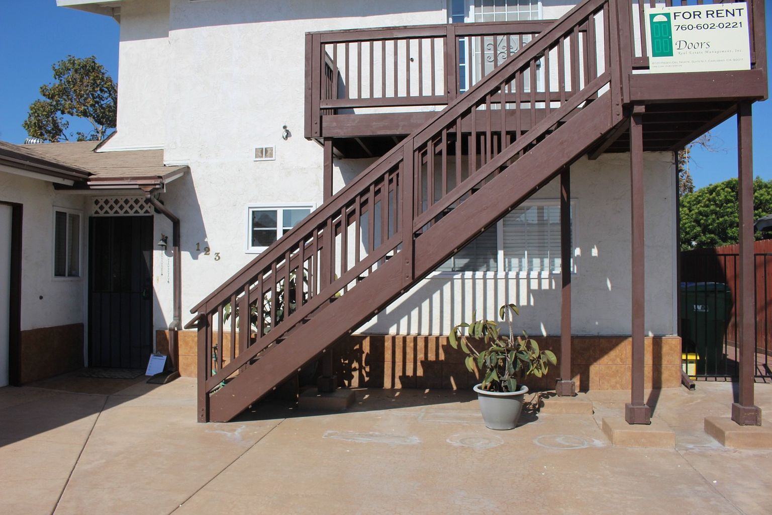 123 Frontier Dr photo 3