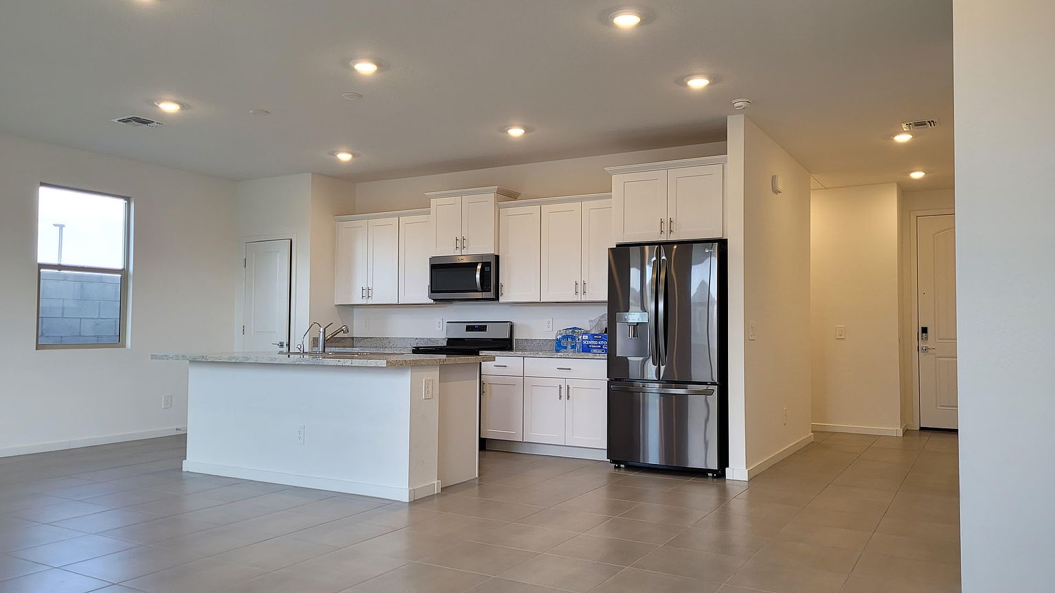 15998 W Smoketree Dr Sun City West, AZ 85387 photo 3