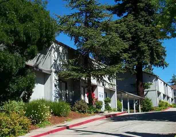 1821 Hill Ave photo 2