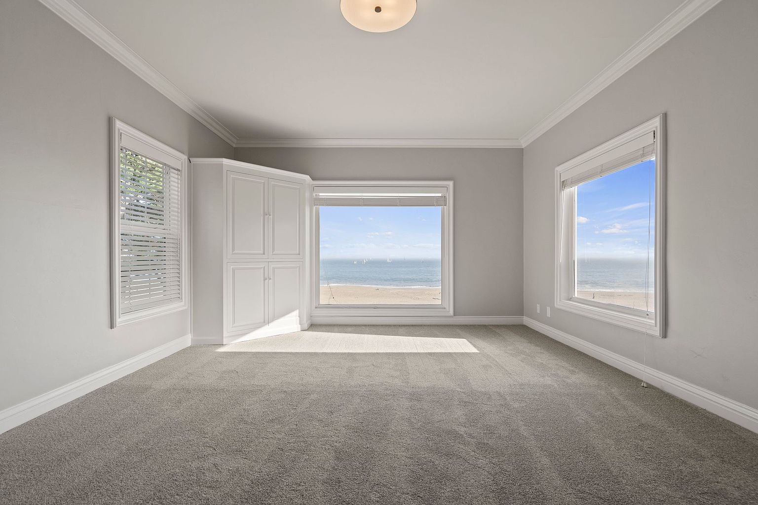 1703 E Cliff Dr photo 3