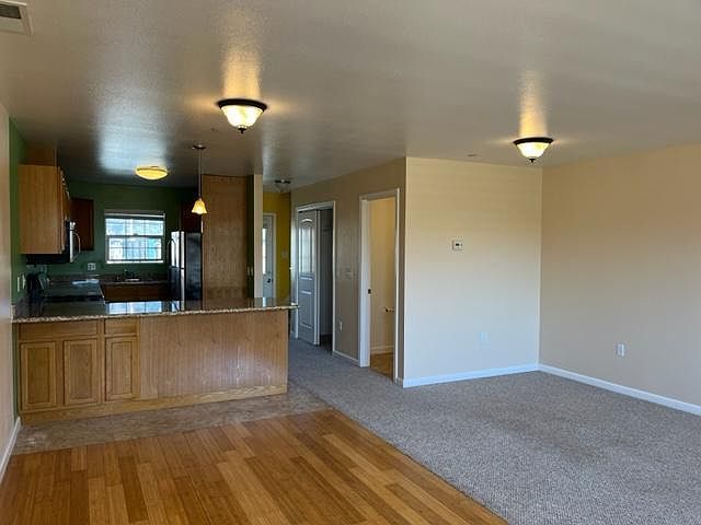 2BR/1BA Single Family House on Palmetto Ave · Pacifica photo 4