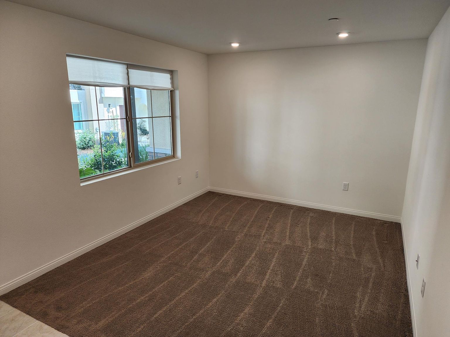 1528 Redbud Way photo 3