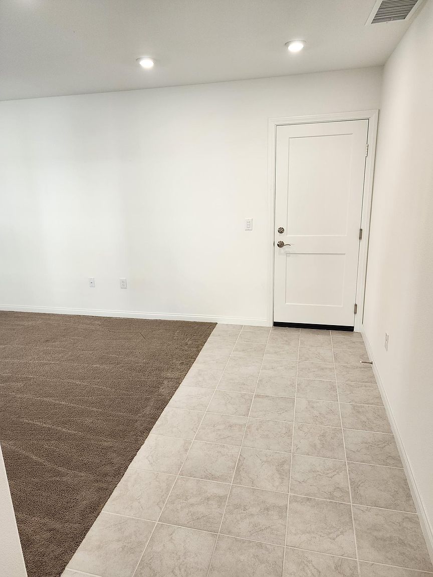 1528 Redbud Way photo 5