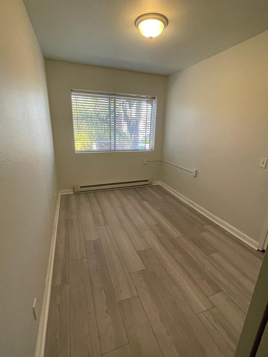 690 Pacific Ave photo 4