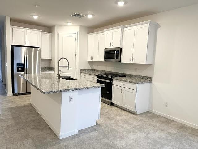 6828 W Milada Dr photo 2