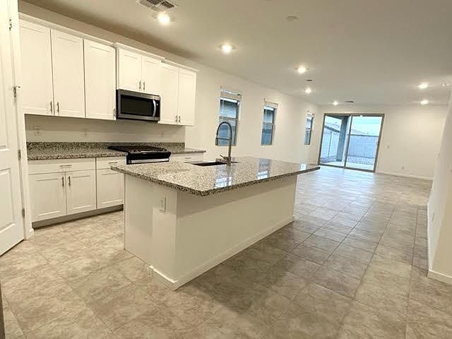 6828 W Milada Dr photo 3