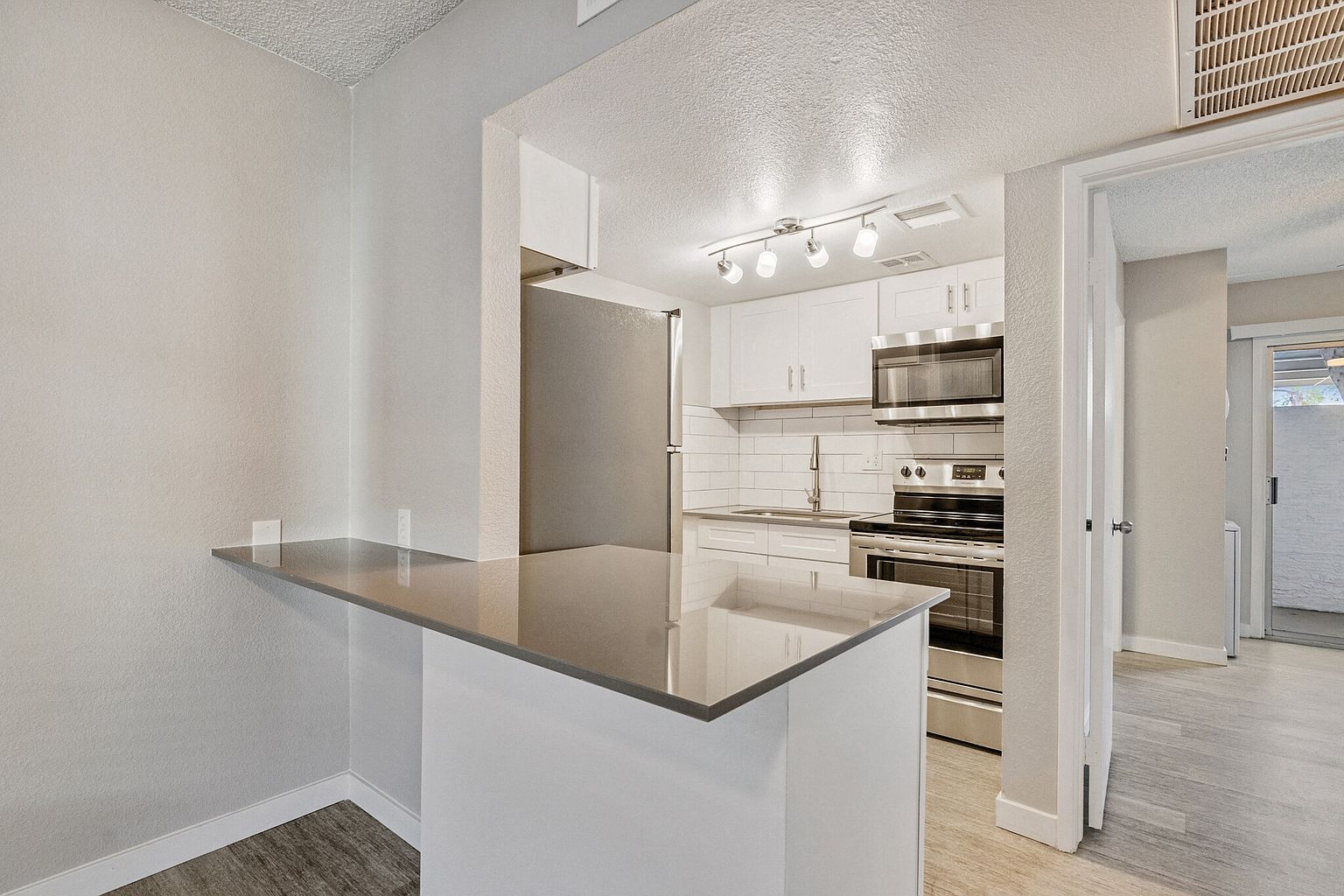 2645 E Cactus Rd photo 2