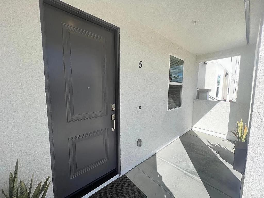 2034 Luzon Ln photo 2