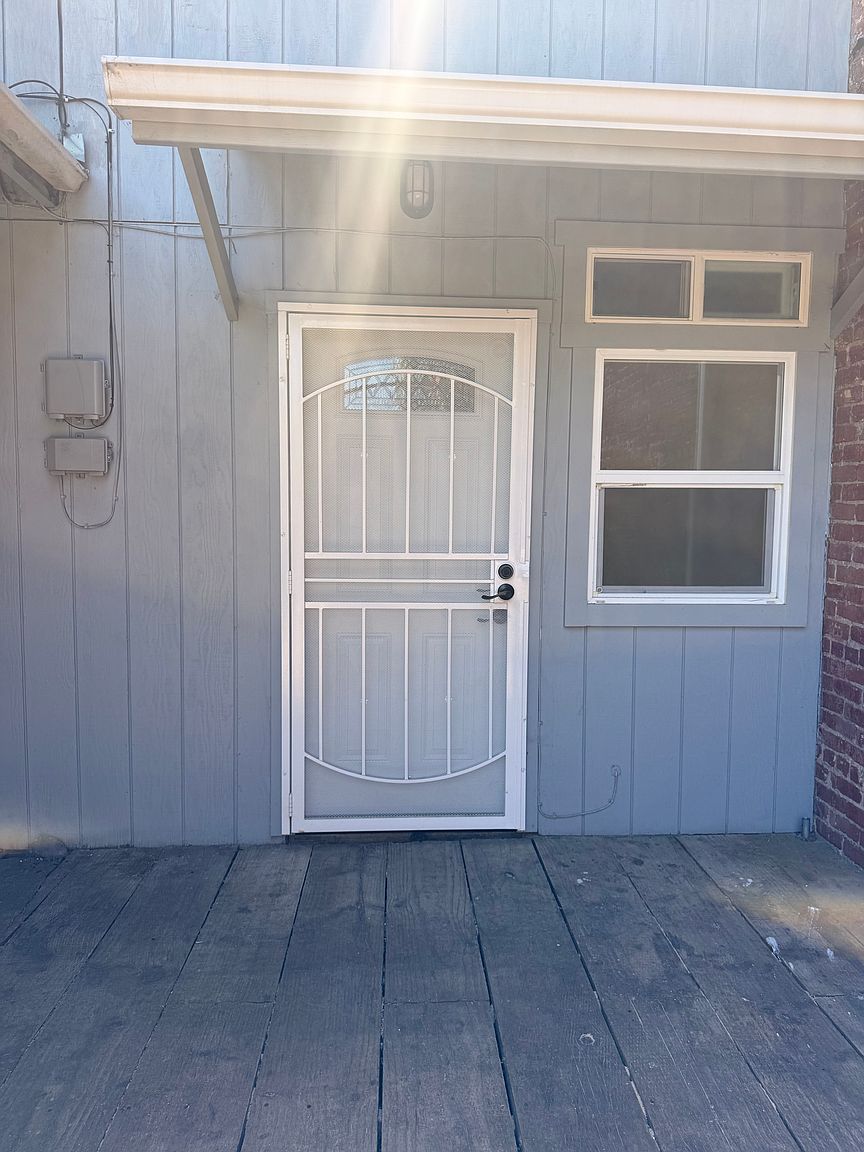 130 Railroad Ave photo 3