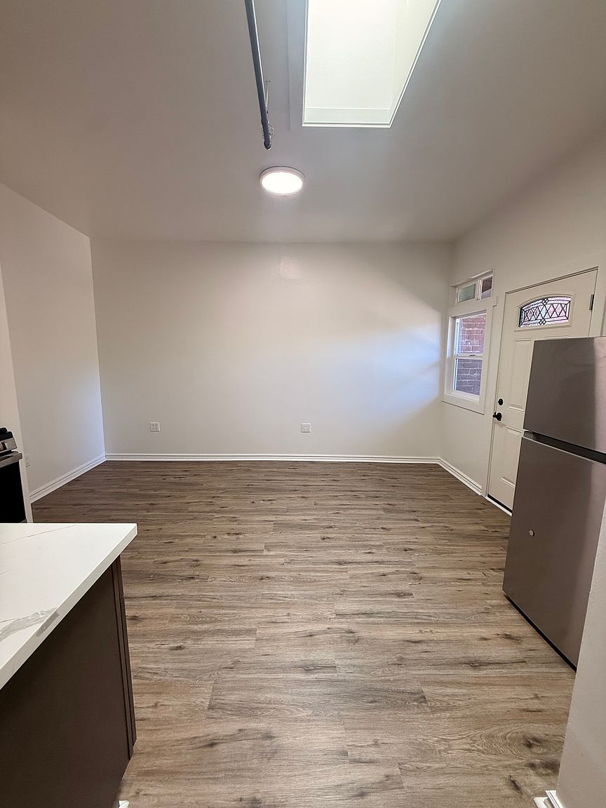 130 Railroad Ave photo 5