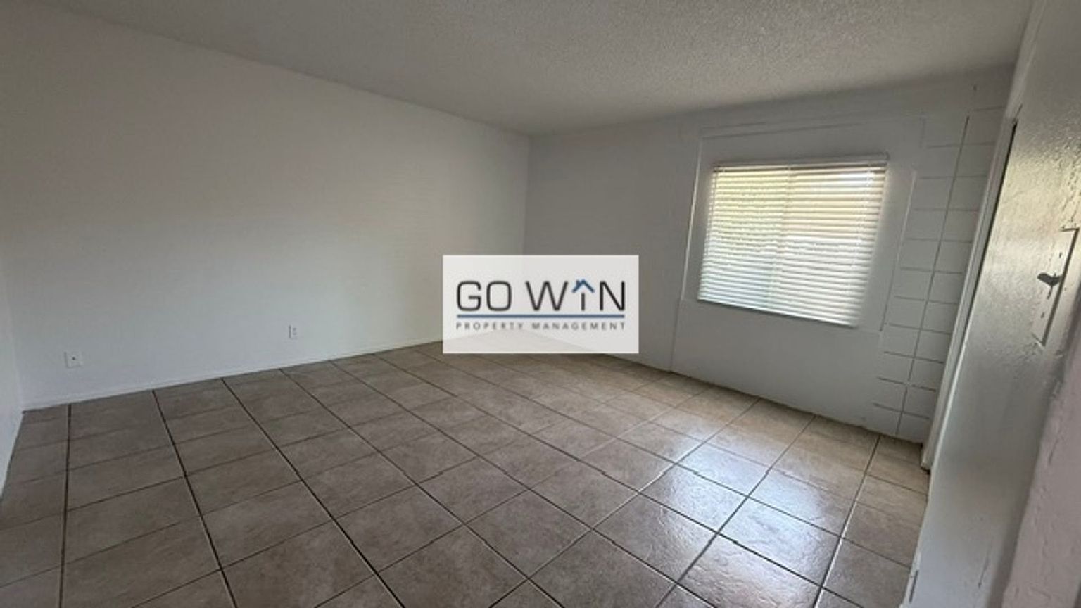 2018 W Cactus Rd unit A photo 4