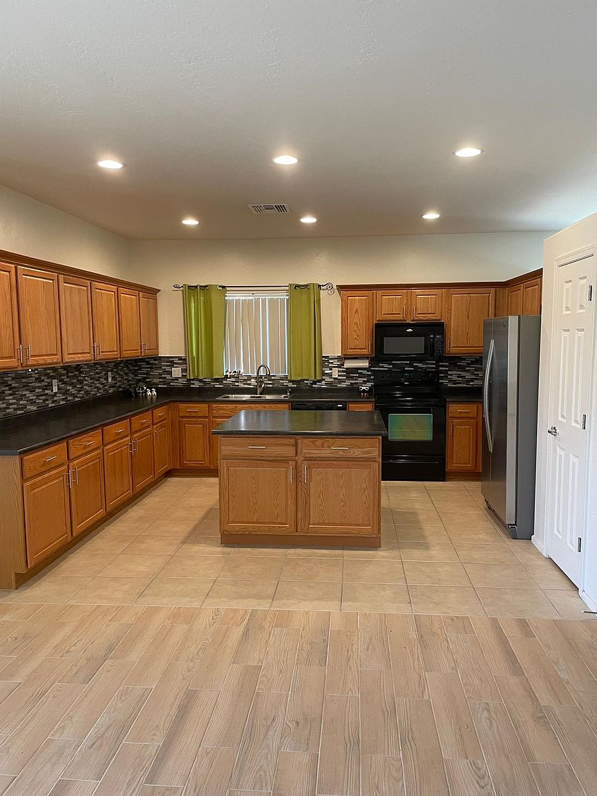 44383 W Buckhorn Trl photo 3