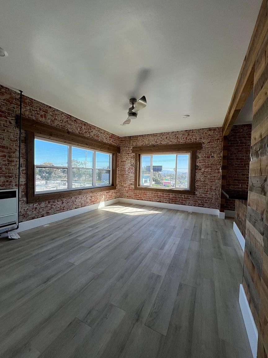 2171 Logan Ave photo 2