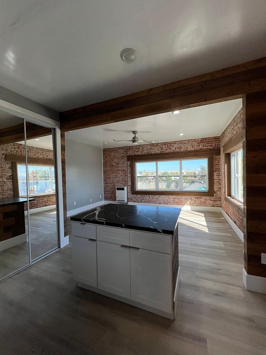 2171 Logan Ave photo 4