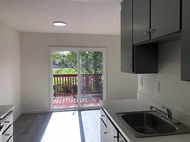 20224 Forest Ave photo 3