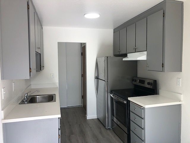 20224 Forest Ave photo 2