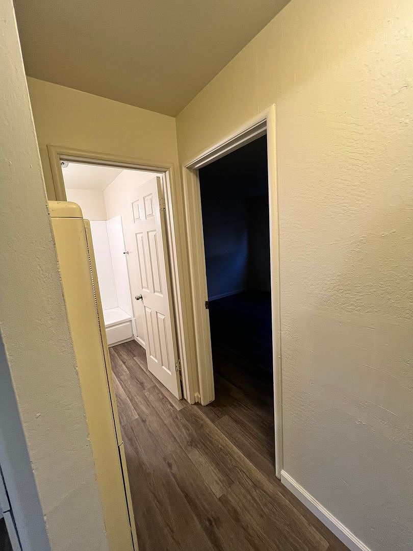 2 beds  1.0 baths (950 sqft) photo 5