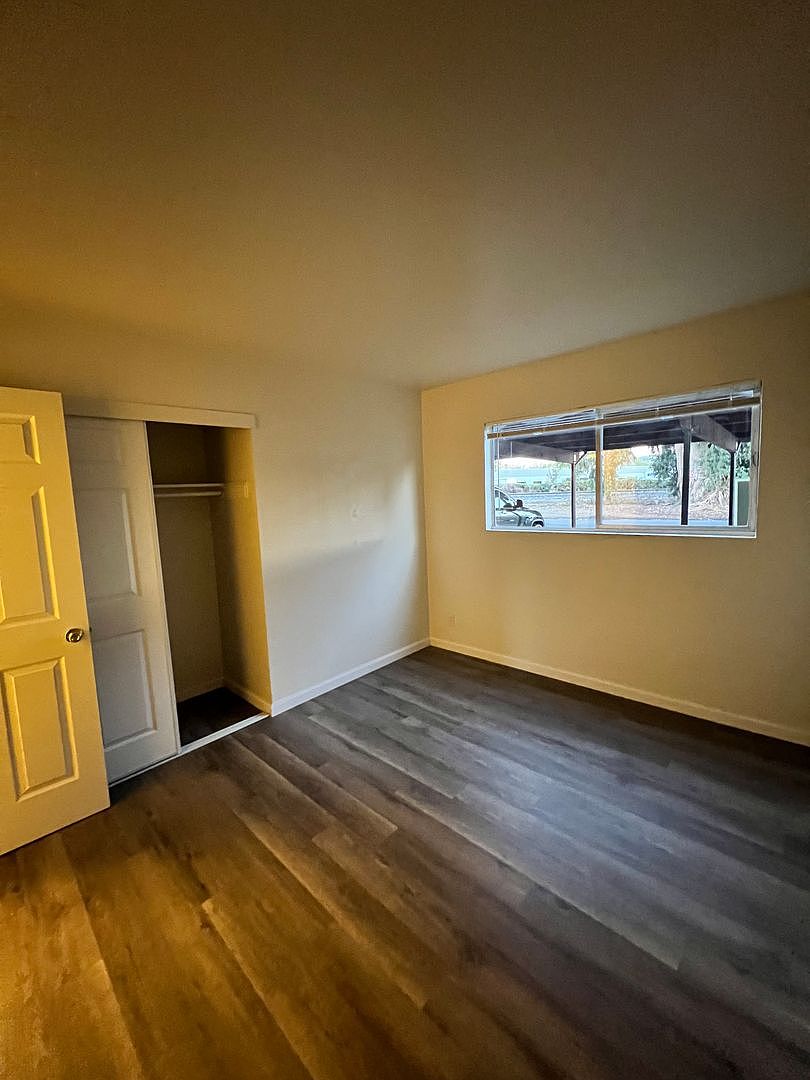 2 beds  1.0 baths (950 sqft) photo 4