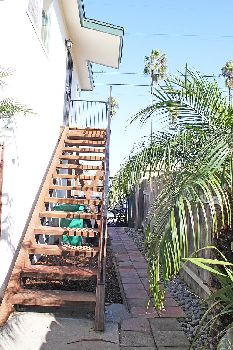 4772 Lotus St photo 3