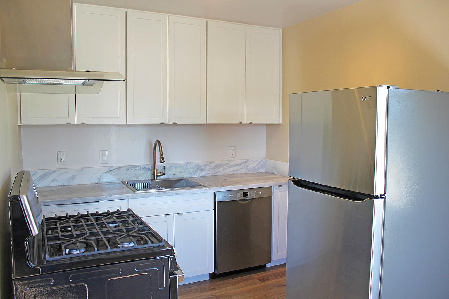 4772 Lotus St photo 2