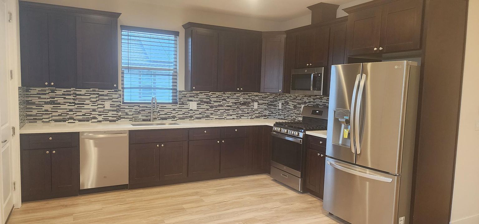 1432 S Bella Vita St photo 2