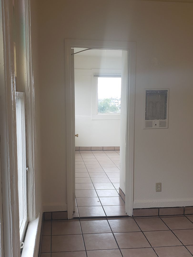 2419 J St photo 5