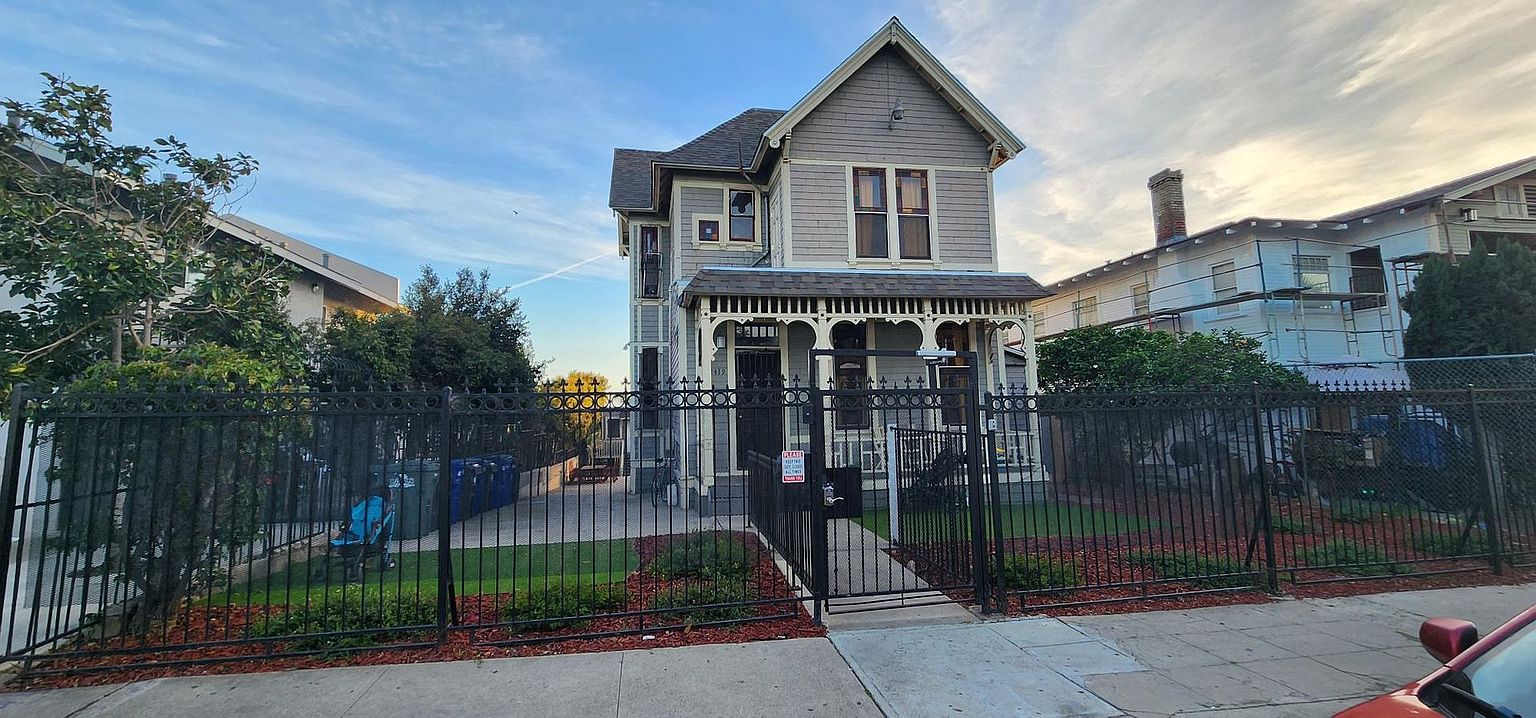 2419 J St photo 2