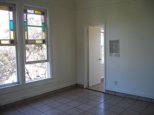 2419 J St photo 3