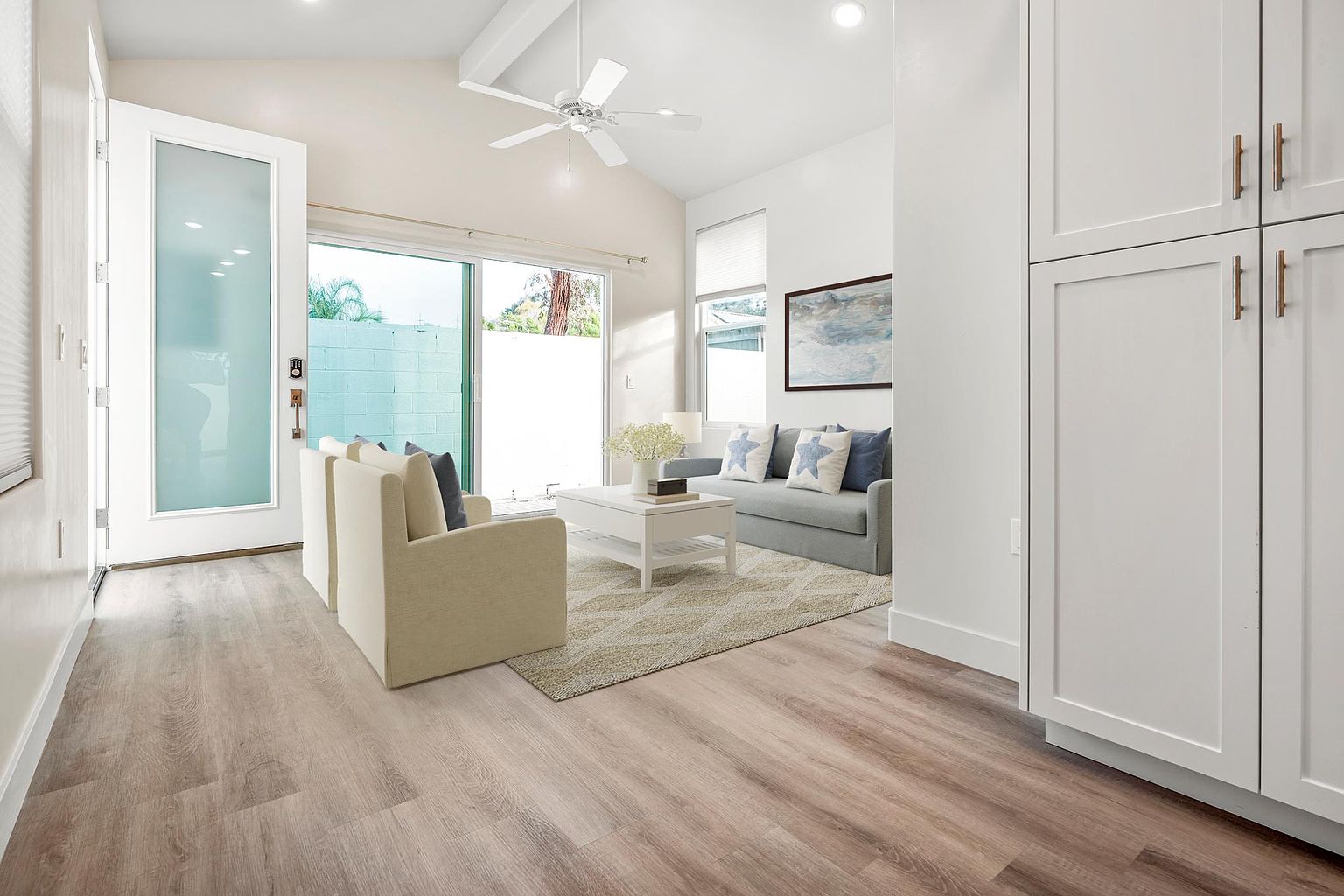 3339 Las Vegas Dr photo 2