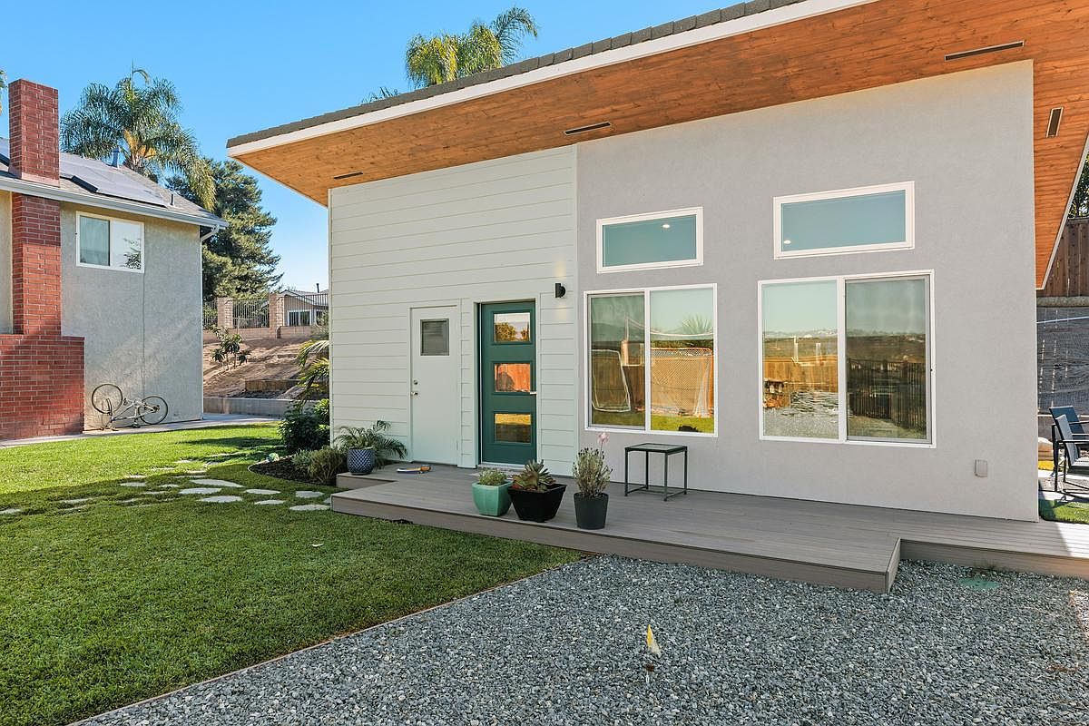 7717 Romeria St photo 3